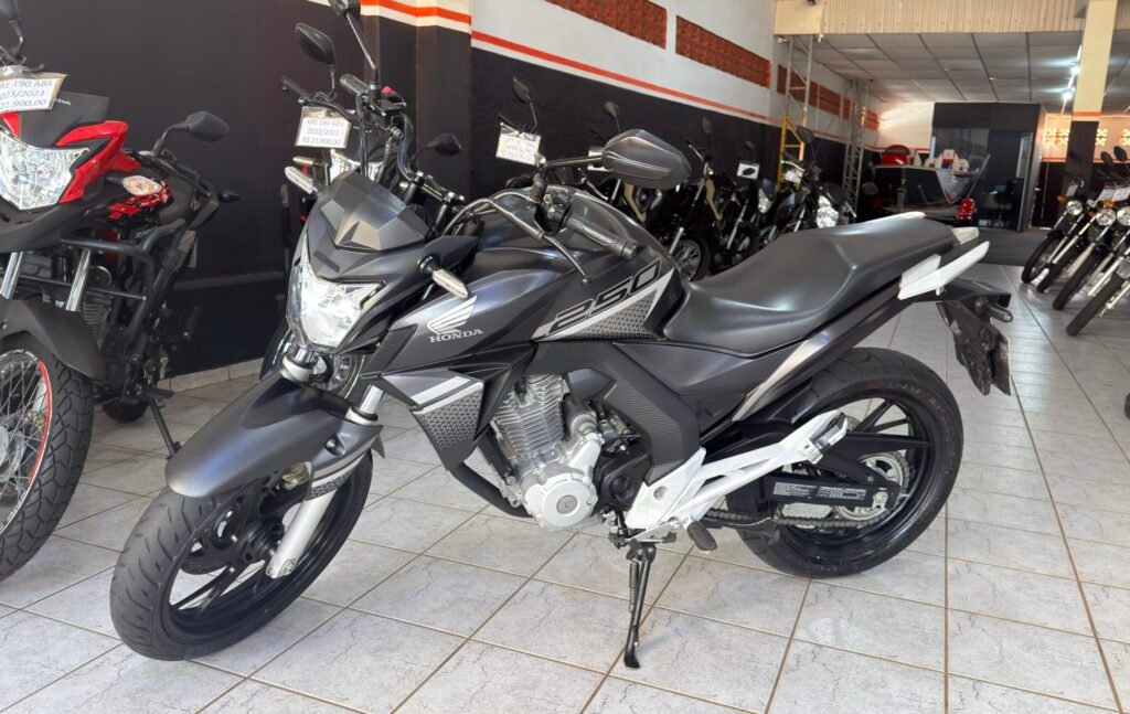 CB-TWISTER-250 ABS